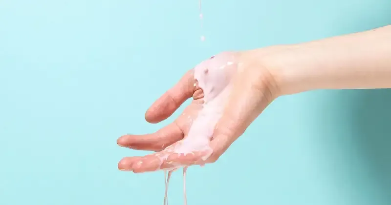 Tinh dịch của nữ giới thường có màu gì? 2