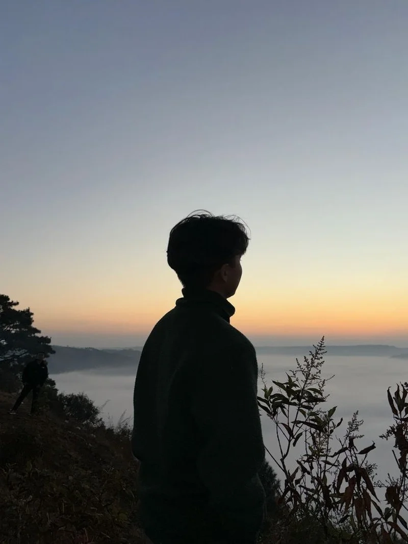 Phong cách mạnh mẽ với avatar quay lưng nam ấn tượng