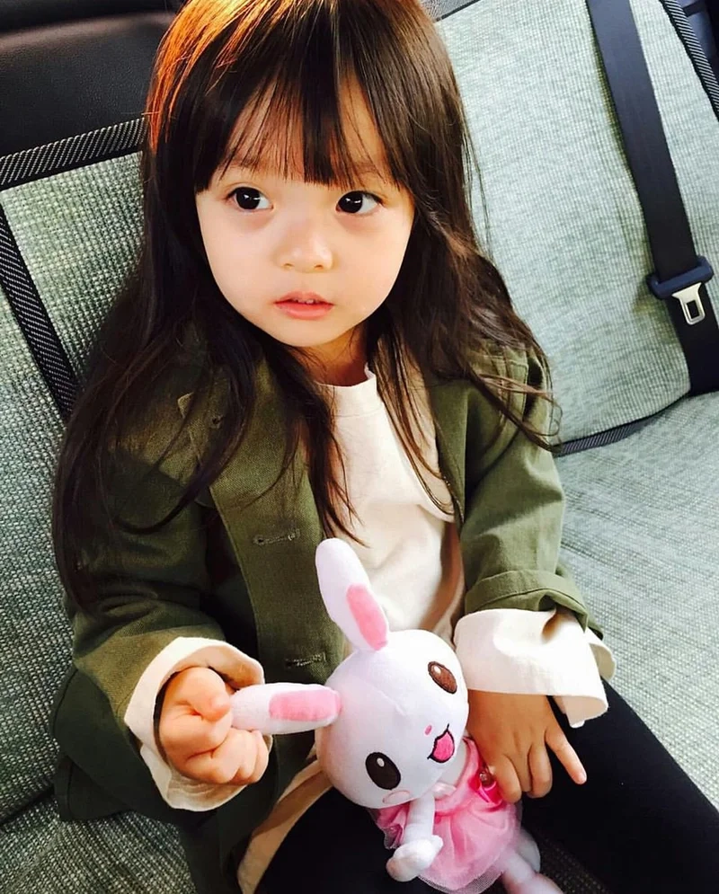 Khám phá phong cách đáng yêu với avatar em bé cute