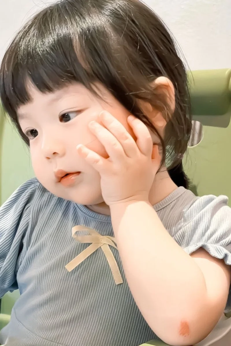 Làm mới trang cá nhân cùng avatar bé gái cute