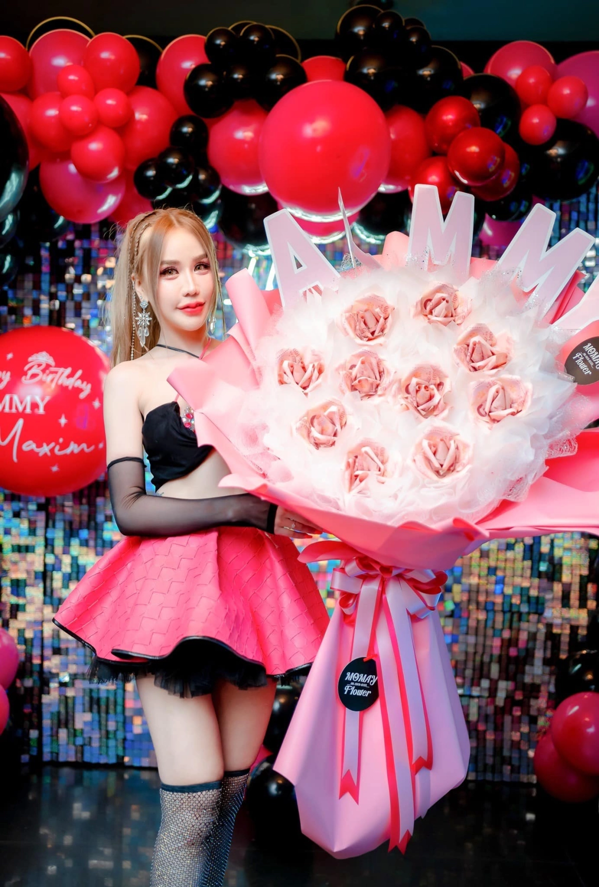 Gái xinh show vú to tròn căng mọng sexy