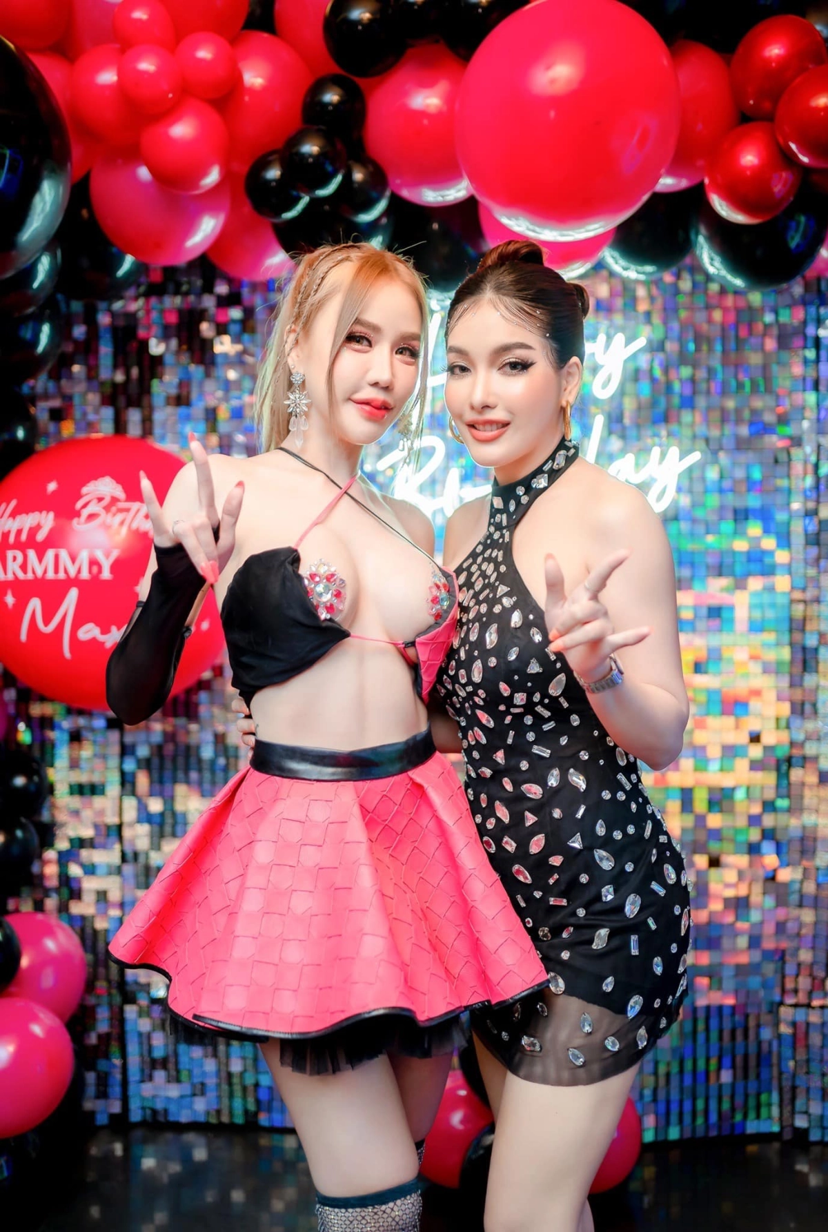 Ảnh gái vú to khoe hàng căng tròn siêu gợi cảm