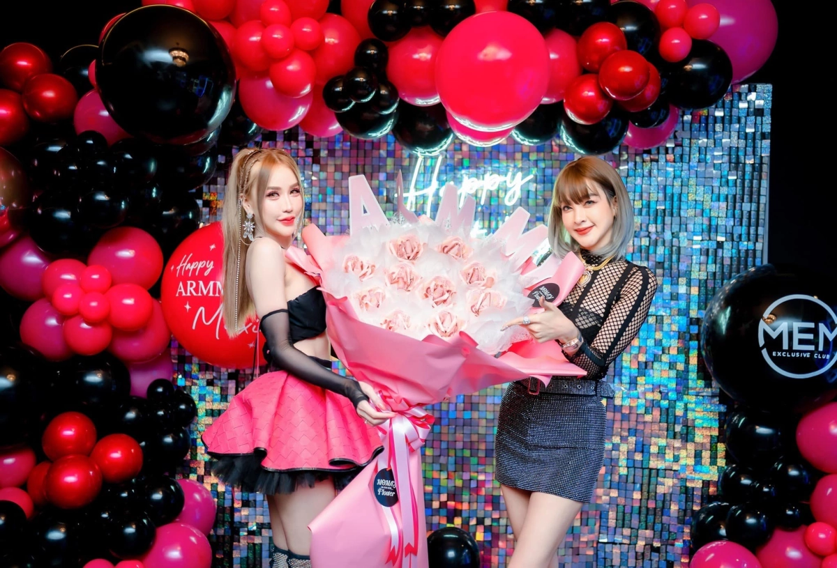 Ảnh gái xinh khoe vú to tròn nóng bỏng sexy