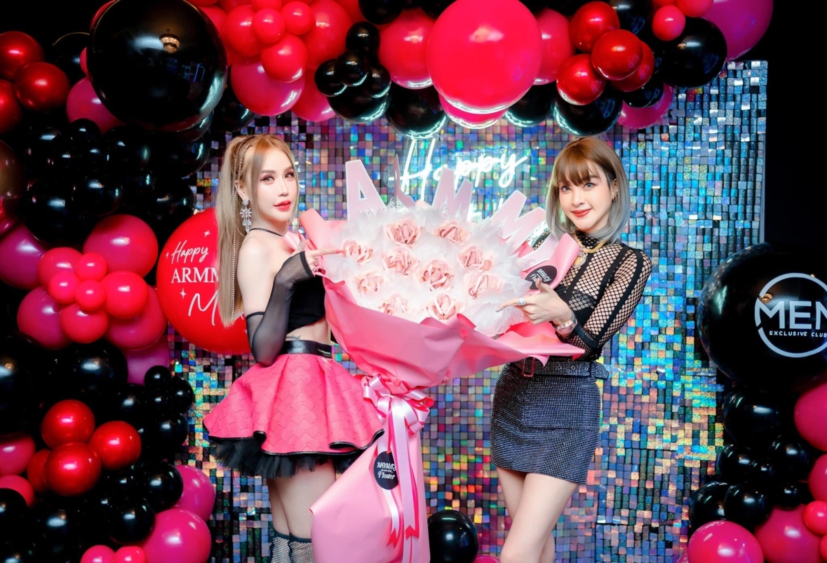 Ảnh gái vú xệ đầy đặn tự nhiên gợi cảm