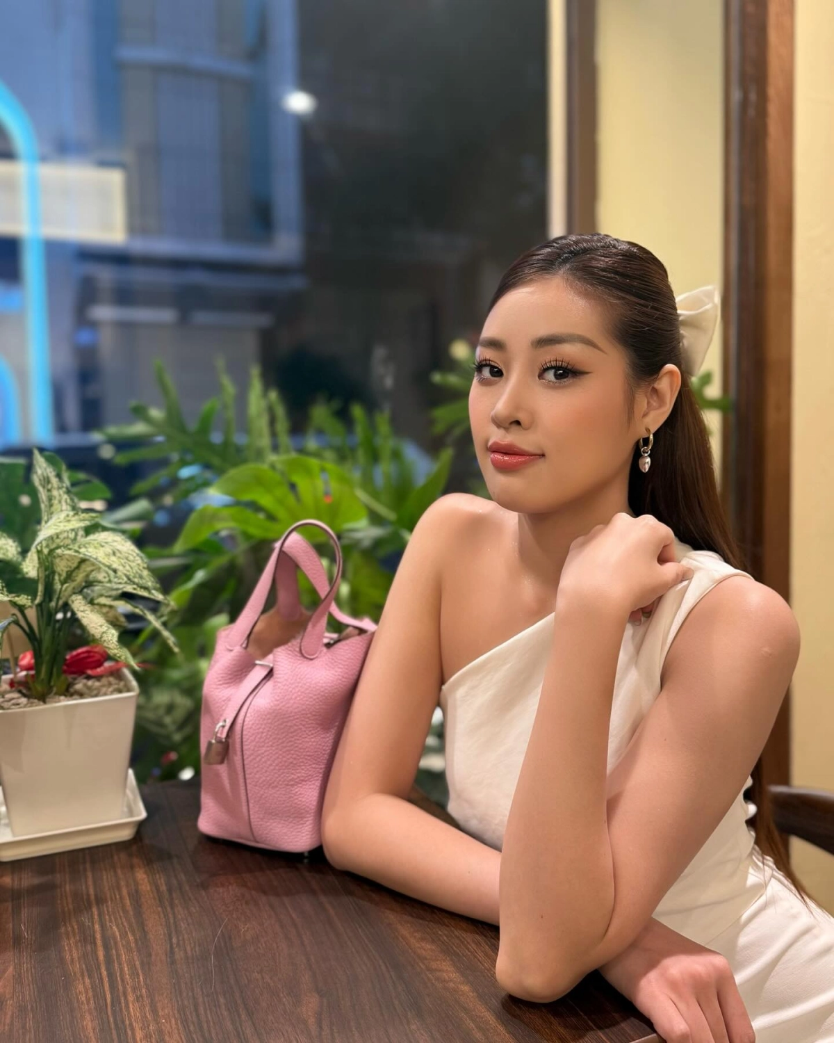 Ảnh gái Hàn Quốc đẹp pose gợi cảm làn da trắng sexy cuốn hút mê hoặc