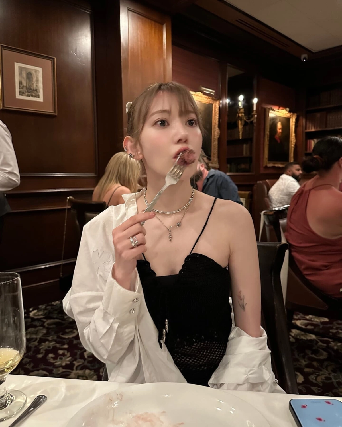 Hình nền gái xinh 4k cho máy tính chất lượng cao sắc nét nóng bỏng quyến rũ