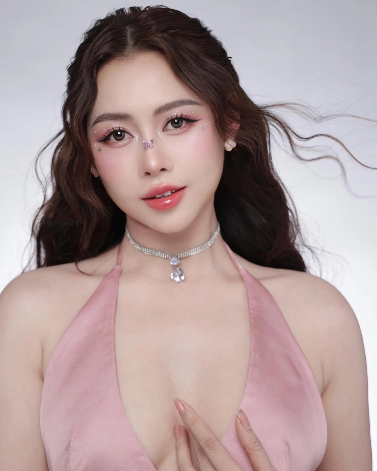 Gái xinh 18 tuổi body tuổi 18 hoàn hảo nóng bỏng cuốn hút cuồng nhiệt mạnh